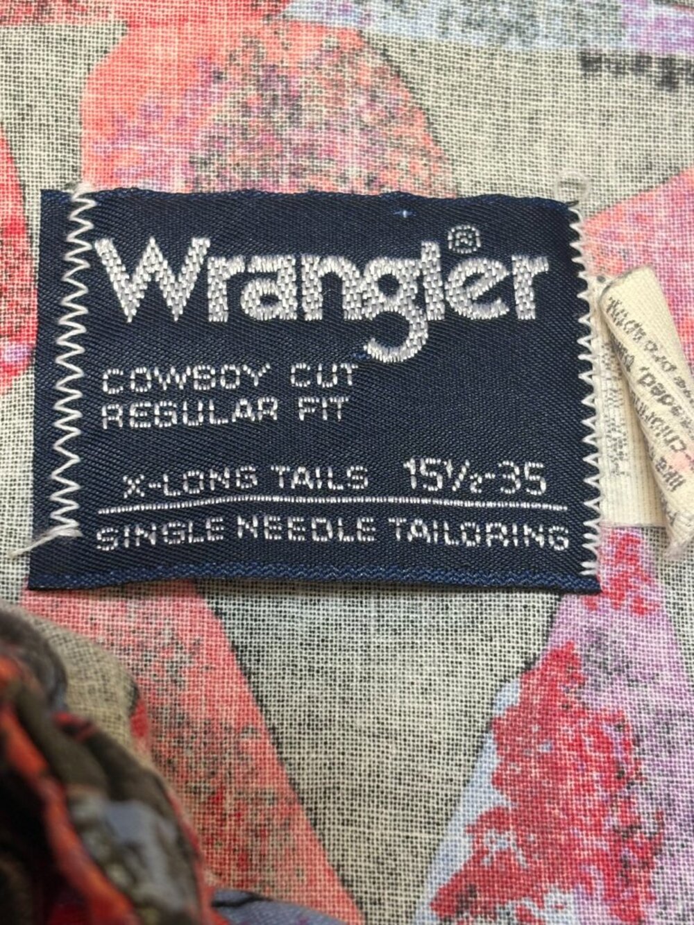 Vintage Wrangler Button Down Shirt Men's 15.5-35 Pink Geometric Western Cowboy - Picture 3 of 8